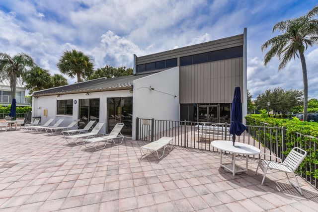 1469 Vía Privada, Jupiter, FL 33477