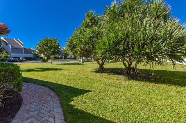 1469 Vía Privada, Jupiter, FL 33477