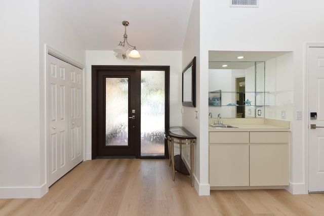 1469 Vía Privada, Jupiter, FL 33477