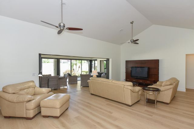 1469 Vía Privada, Jupiter, FL 33477