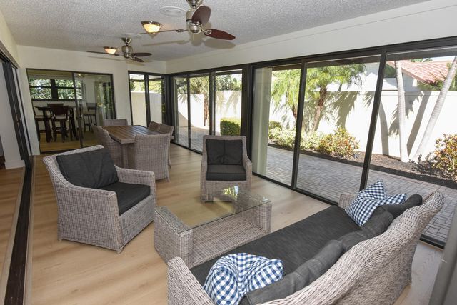 1469 Vía Privada, Jupiter, FL 33477