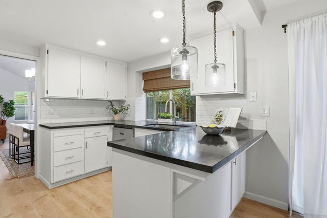 8 Coyle Creek Cir, Fair Oaks, CA 95628