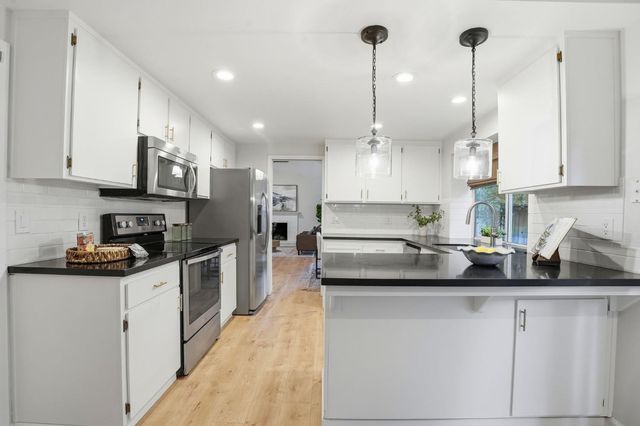 8 Coyle Creek Cir, Fair Oaks, CA 95628
