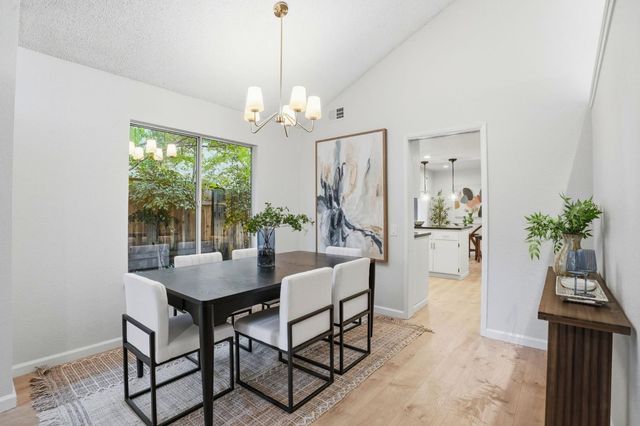 8 Coyle Creek Cir, Fair Oaks, CA 95628