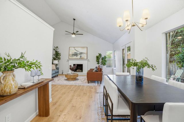 8 Coyle Creek Cir, Fair Oaks, CA 95628