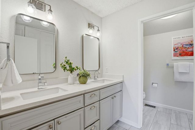 8 Coyle Creek Cir, Fair Oaks, CA 95628