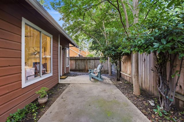 8 Coyle Creek Cir, Fair Oaks, CA 95628