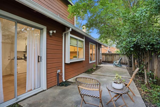 8 Coyle Creek Cir, Fair Oaks, CA 95628