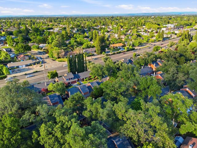 8 Coyle Creek Cir, Fair Oaks, CA 95628