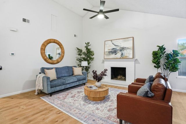 8 Coyle Creek Cir, Fair Oaks, CA 95628