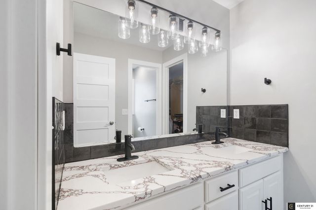 21844 Bobwhite Avenue, Gretna, NE 68028