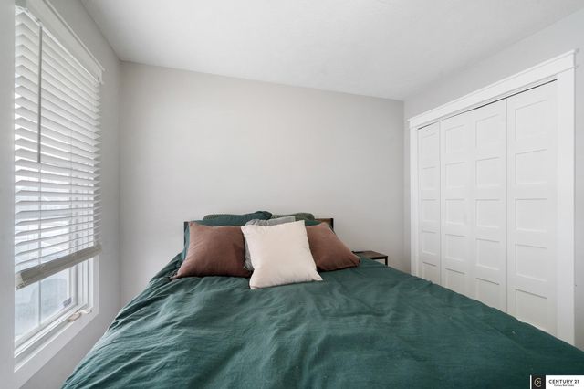 21844 Bobwhite Avenue, Gretna, NE 68028