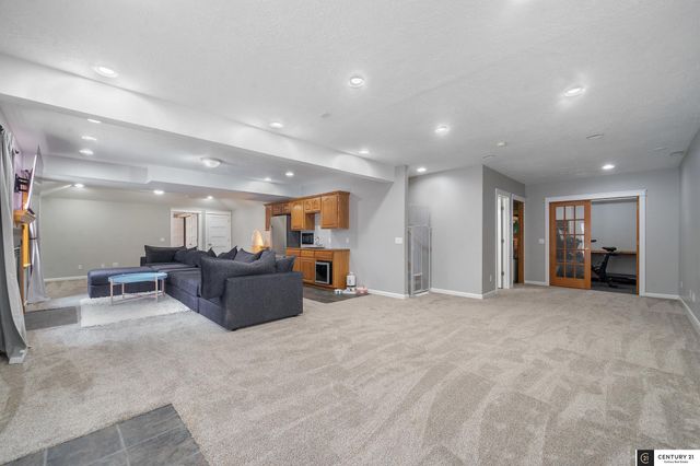 21844 Bobwhite Avenue, Gretna, NE 68028