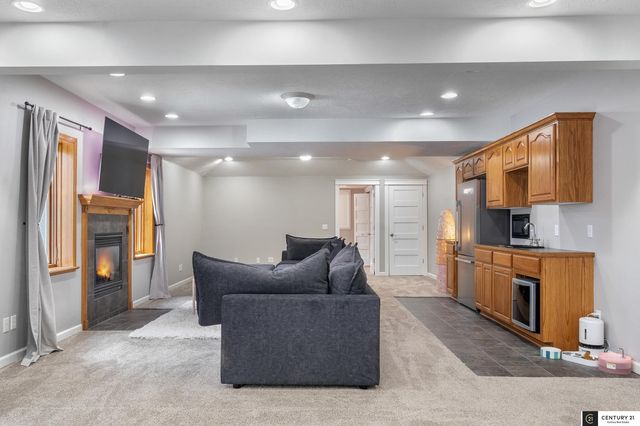 21844 Bobwhite Avenue, Gretna, NE 68028