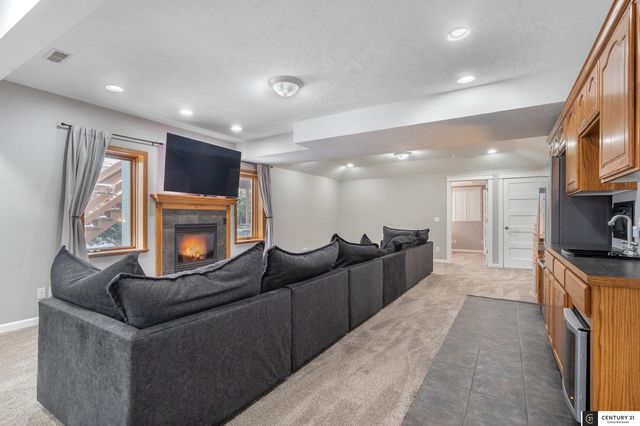 21844 Bobwhite Avenue, Gretna, NE 68028