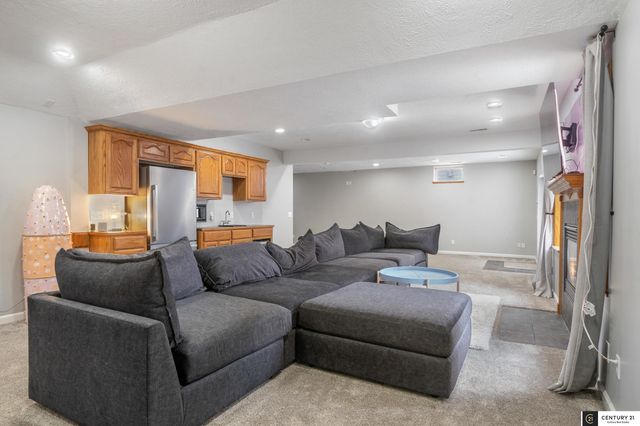 21844 Bobwhite Avenue, Gretna, NE 68028