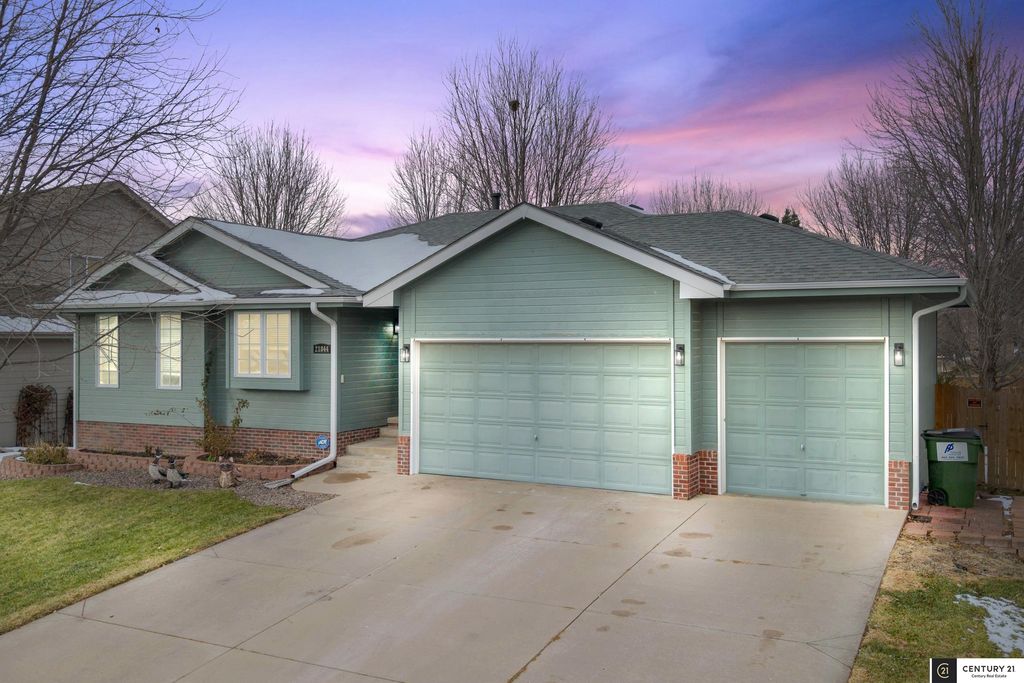 21844 Bobwhite Avenue, Gretna, NE 68028