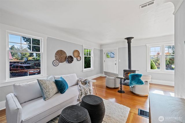 4602 S Chicago Street, Seattle, WA 98118