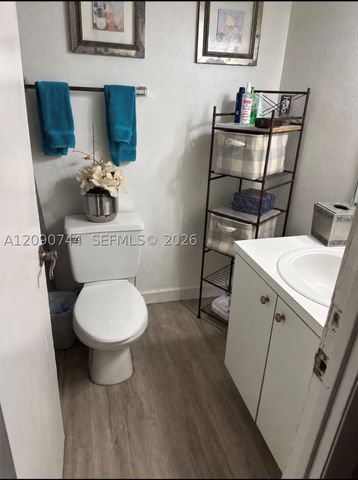 17901 NW 68th Ave R105, Hialeah, FL 33015