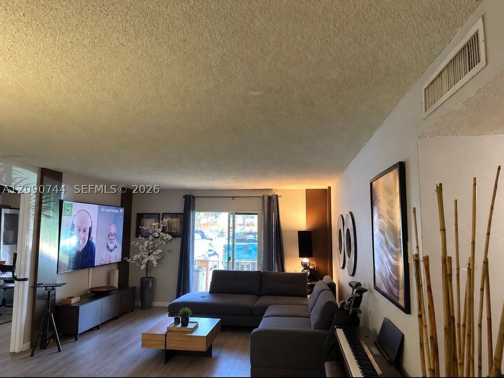 17901 NW 68th Ave R105, Hialeah, FL 33015