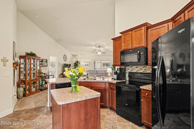 442 La Coco Street SW, Palm Bay, FL 32908