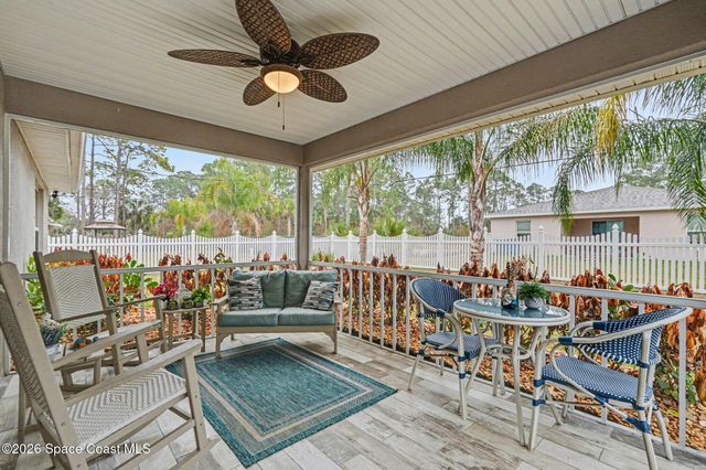 442 La Coco Street SW, Palm Bay, FL 32908