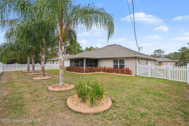 442 La Coco Street SW, Palm Bay, FL 32908