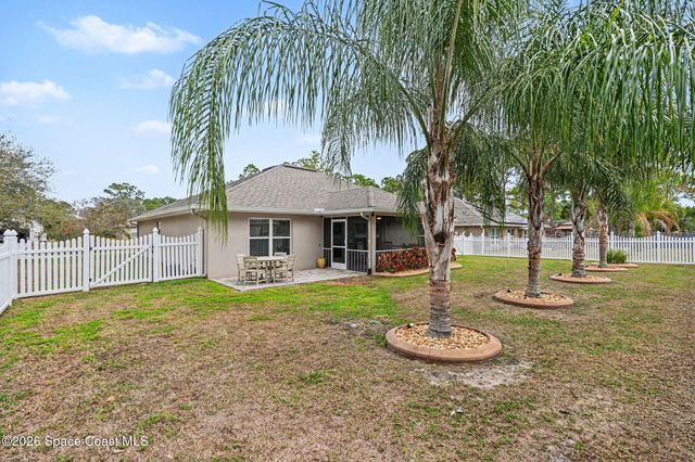 442 La Coco Street SW, Palm Bay, FL 32908