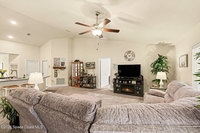 442 La Coco Street SW, Palm Bay, FL 32908