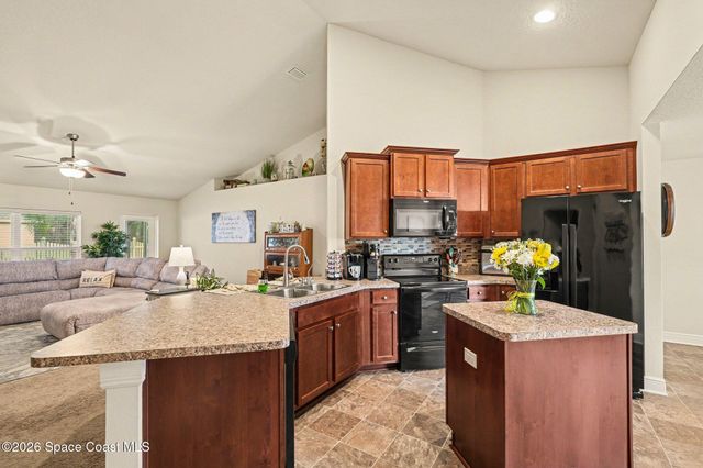 442 La Coco Street SW, Palm Bay, FL 32908