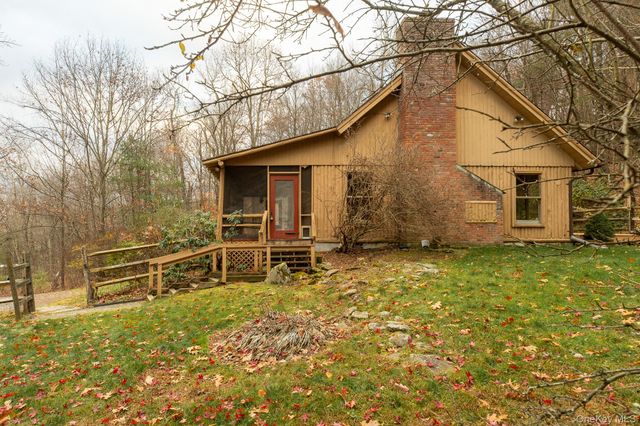 79 Torre Rock Road, Red Hook, NY 12571