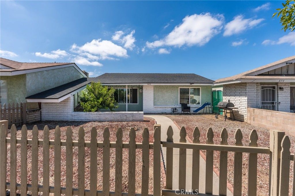 Image 1 of property listing at 385 E Stetson, Hemet, CA 92543