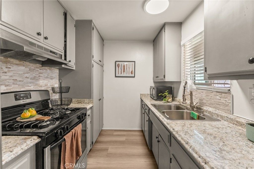 Image 11 of property listing at 385 E Stetson, Hemet, CA 92543