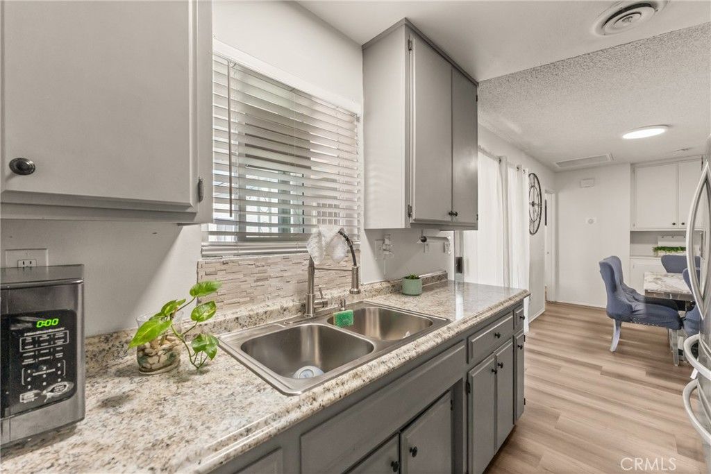 Image 13 of property listing at 385 E Stetson, Hemet, CA 92543