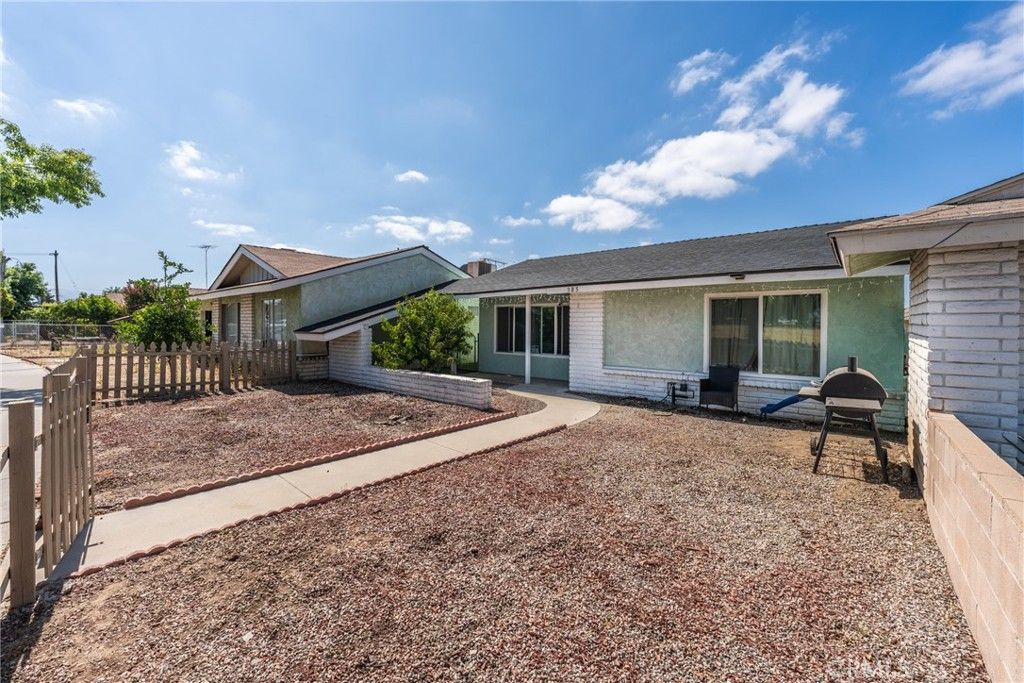 Image 2 of property listing at 385 E Stetson, Hemet, CA 92543