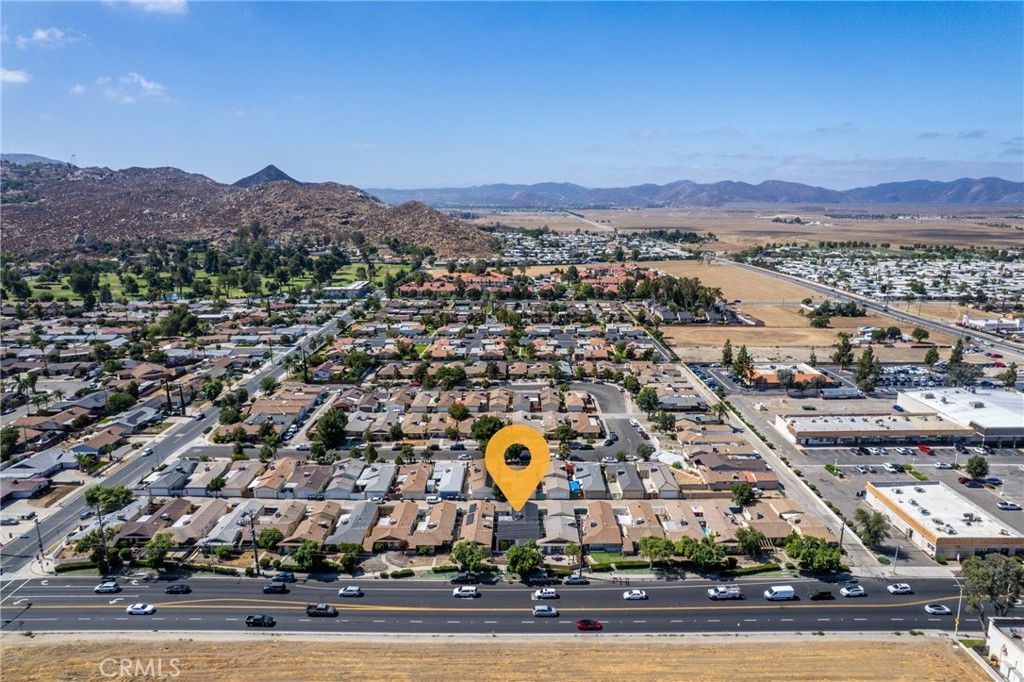 Image 32 of property listing at 385 E Stetson, Hemet, CA 92543