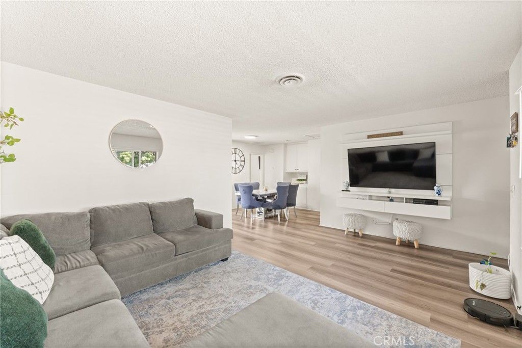 Image 8 of property listing at 385 E Stetson, Hemet, CA 92543