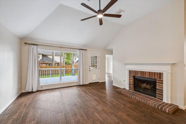 22 N Holly Laurel Circle, The Woodlands, TX 77382