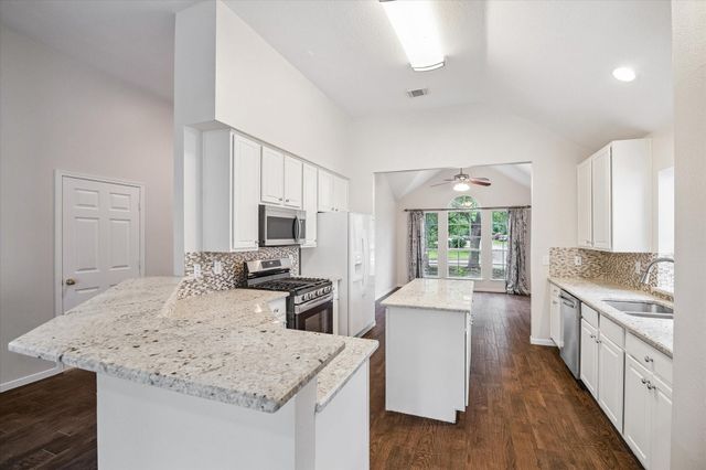 22 N Holly Laurel Circle, The Woodlands, TX 77382