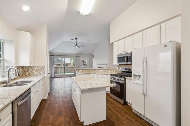 22 N Holly Laurel Circle, The Woodlands, TX 77382