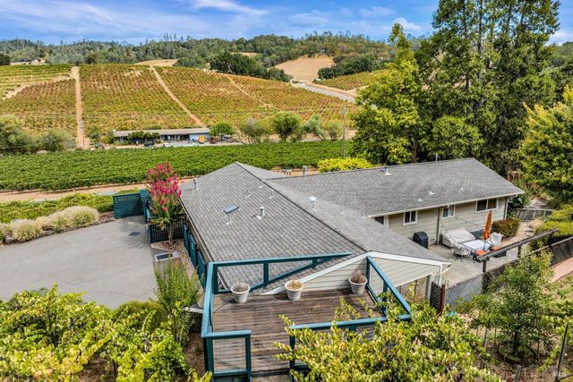 1389 Canyon Rd, Geyserville, CA 95441