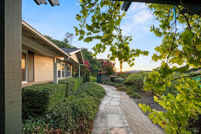 1389 Canyon Rd, Geyserville, CA 95441