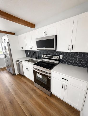 118 SW 7th Street, Delray Beach, FL 33444