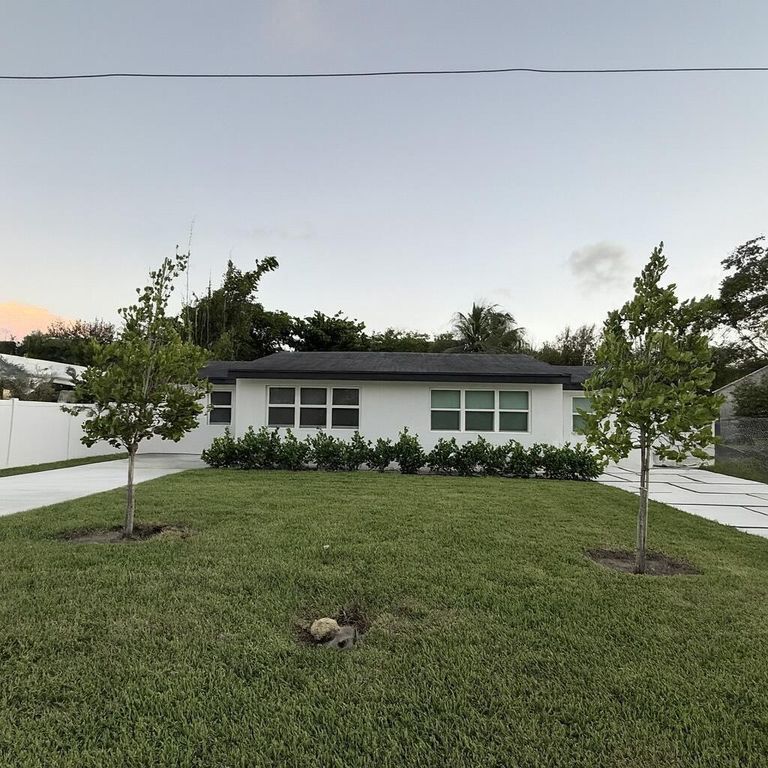 118 SW 7th Street, Delray Beach, FL 33444