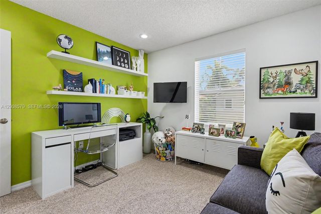 1125 Queen Palm Ct, Hollywood, FL 33019