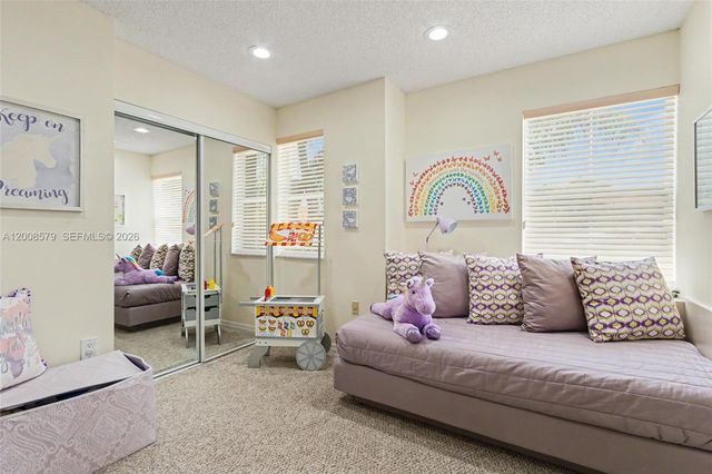 1125 Queen Palm Ct, Hollywood, FL 33019