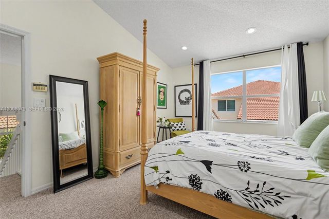 1125 Queen Palm Ct, Hollywood, FL 33019