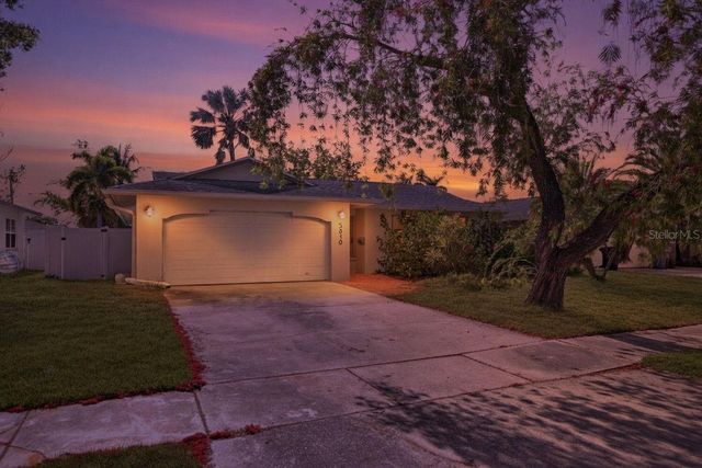 5810 VENETIAN BOULEVARD NE, St Petersburg, FL 33703