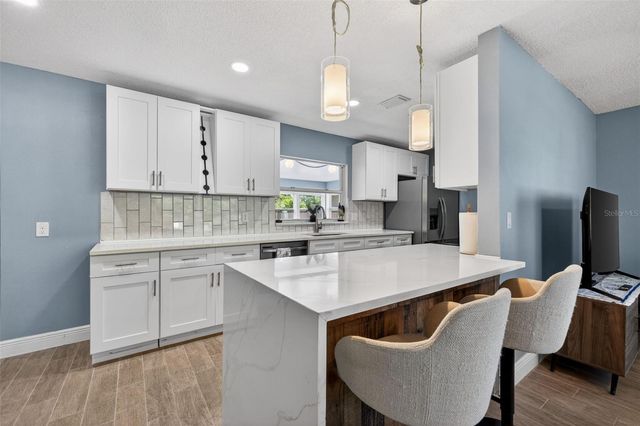 5810 VENETIAN BOULEVARD NE, St Petersburg, FL 33703