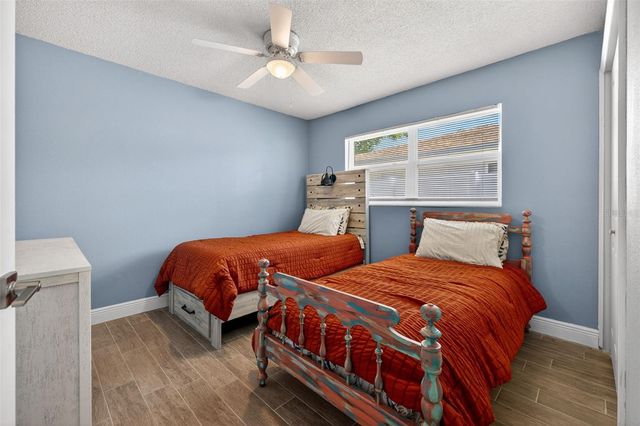 5810 VENETIAN BOULEVARD NE, St Petersburg, FL 33703